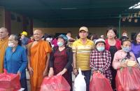 Hội tỉnh Cà Mau phối hợp cùng Nhà tài trợ tặng quà cho nạn nhân chất độc da cam