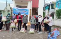 Hội Liên Hiệp Phụ nữ tỉnh Cà Mau tặng 50 suất quà cho nạn nhân chất độc da cam khó khăn do dịch covid-19 tại thành phố Cà Mau