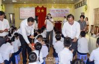 Phó chủ tịch UBND tỉnh Nguyễn Minh Luân chúc Tết các Trung tâm bảo trợ xã hội và trẻ mồ côi