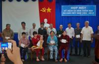 Hội Nạn nhân chất độc da cam/dioxin và bảo trợ xã hội huyện Phú Tân, tổ chức họp mặt tặng quà cho Nạn nhân bị nhiễm chất độc hóa học.