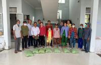 Hội Nạn nhân chất độc da cam/dioxin xã Phú Hưng, huyện Cái Nước trao quà tết Quý Mão cho nạn nhân