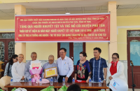 Chùa Tịnh Quang, thành phố Bà Rịa tỉnh Bà Rịa Vũng Tàu tặng quà cho nạn nhân chất độc da cam