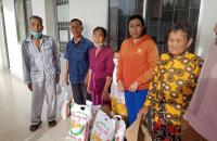 Hội Nạn nhân chất độc da cam/dioxin xã Thạnh Phú, huyện Cái Nước trao quà tết Quý Mão cho nạn nhân