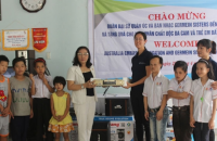 Đại sứ quán Australia tặng quà nạn nhân chất độc da cam Đà Nẵng