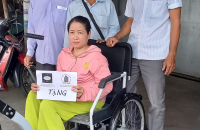 Hội nạn nhân chất độc da cam tỉnh Cà Mau trao xe lăn, xe lắc cho nạn nhân da cam, người khuyết tật